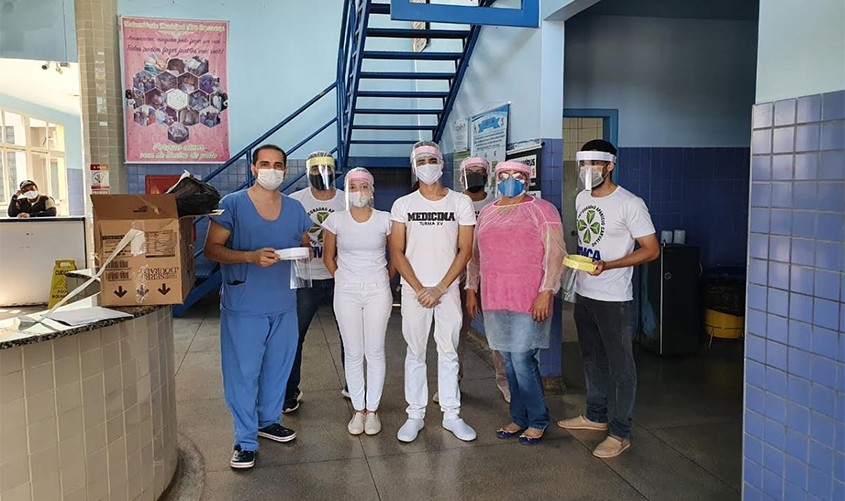 Acadêmicos de Medicina da FIMCA fabricam e distribuem Protetores Faciais