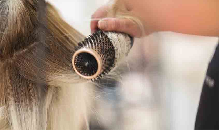 Escova secadora ou rotativa para cabelo: como escolher a sua?