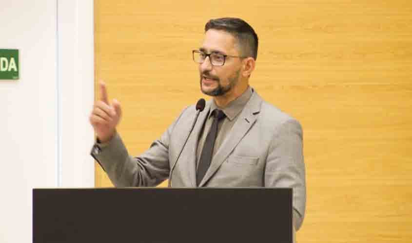 Durante discurso em sessão plenária, deputado Anderson declara apoio às forças de segurança na discussão salarial com o governo
