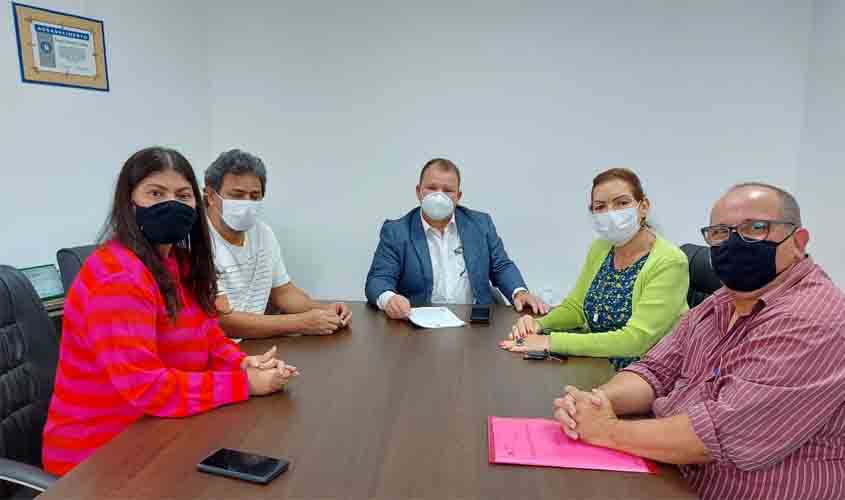 Deputado Dr. Neidson se reúne com dirigentes do Sindsaúde para discutir PCCR dos servidores da saúde do Estado