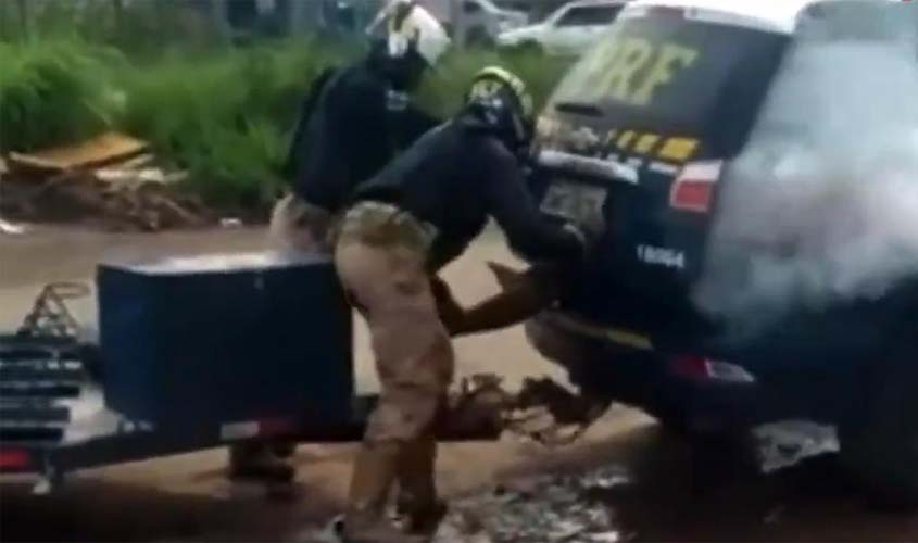 Homem morto em ‘câmara de gás’ no interior de viatura da PRF portava remédios contra a esquizofrenia