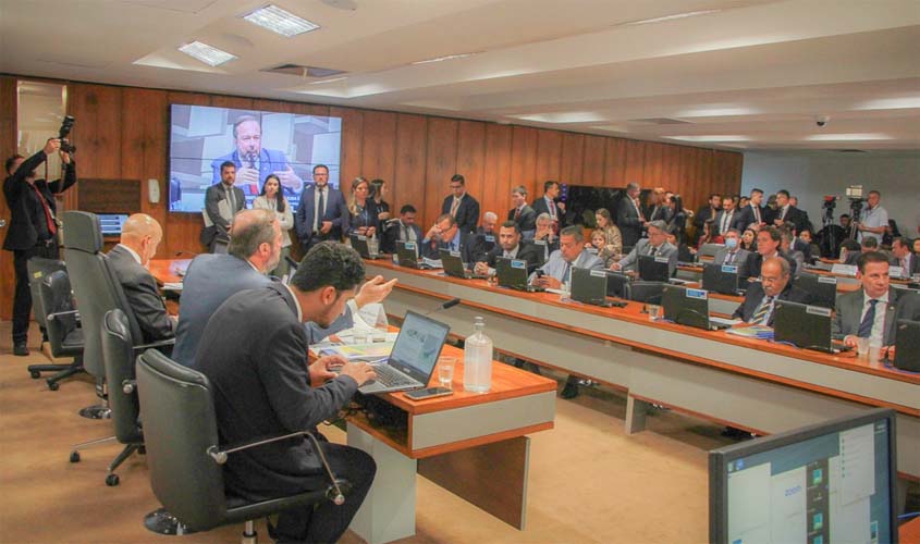 Confúcio Moura afirma que o Brasil está conduzindo bem a transição para o modelo energético baseado em fontes renováveis