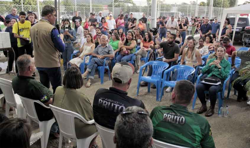 Governo de RO entrega campo society em grama sintética e novo estacionamento 