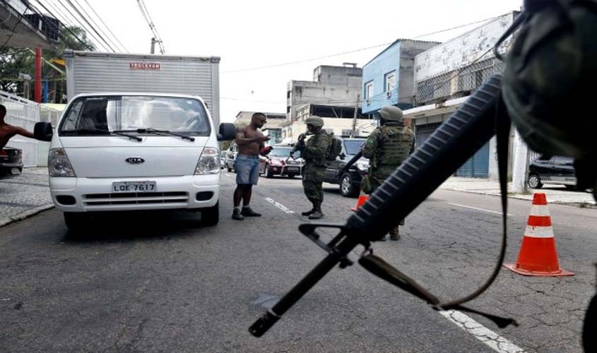 Polícia faz operação contra assassinatos de policiais no Rio