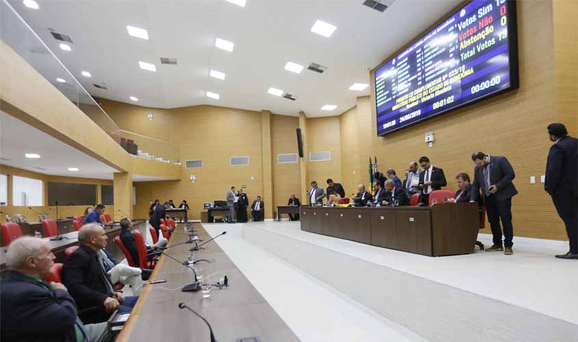 Matérias de iniciativa dos parlamentares são aprovadas em sessão extraordinária