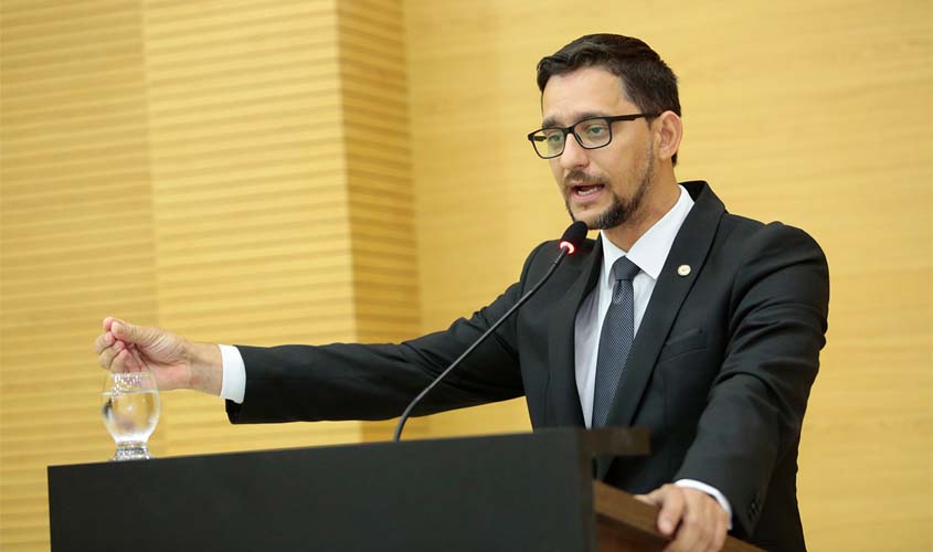 Deputado Anderson sai em defesa de servidores penitenciários de São Francisco do Guaporé 