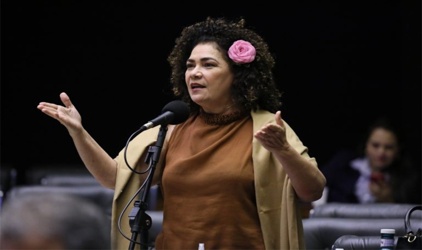 Projeto anula decreto que concedeu Ordem de Rio Branco a Olavo de Carvalho  