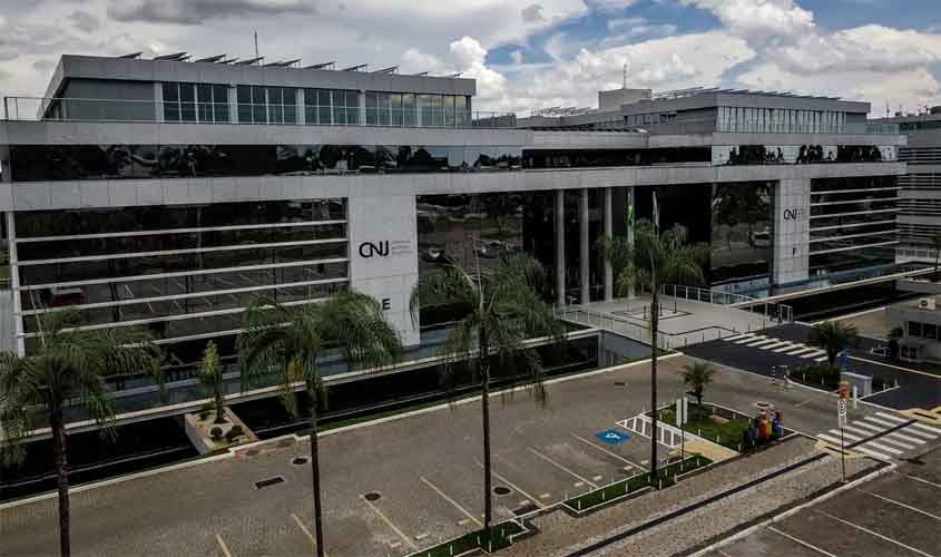 CNJ suspende promoção de juiz e diz que vaga deveria ser para mulher