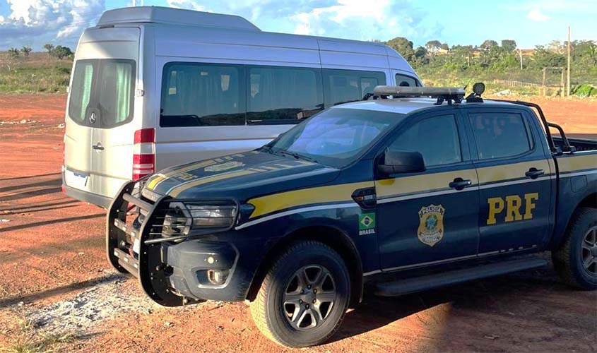 PRF socorre 17 migrantes venezuelanos na BR-364