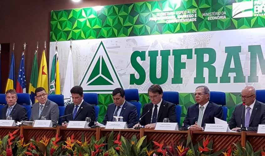  Junto com Bolsonaro, Marcos Rocha participa de reunião na Suframa