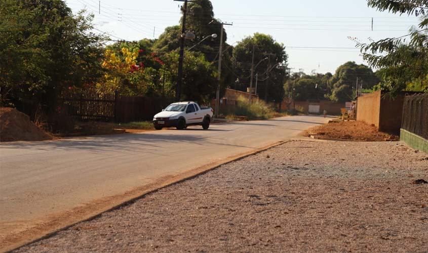 Exército segue asfaltamento nos bairros São Francisco e Mariana