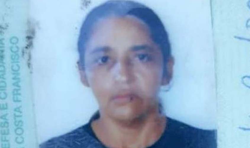 Mãe tem faca cravada no peito pelo próprio filho; ele foi preso em flagrante