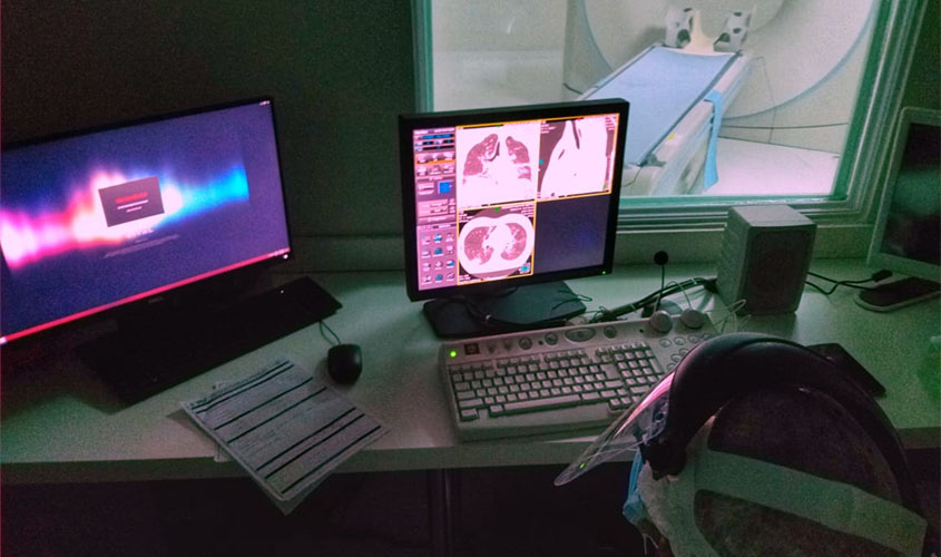 Tomógrafo em funcionamento ajuda médicos na identificação da covid-19, veja fotos