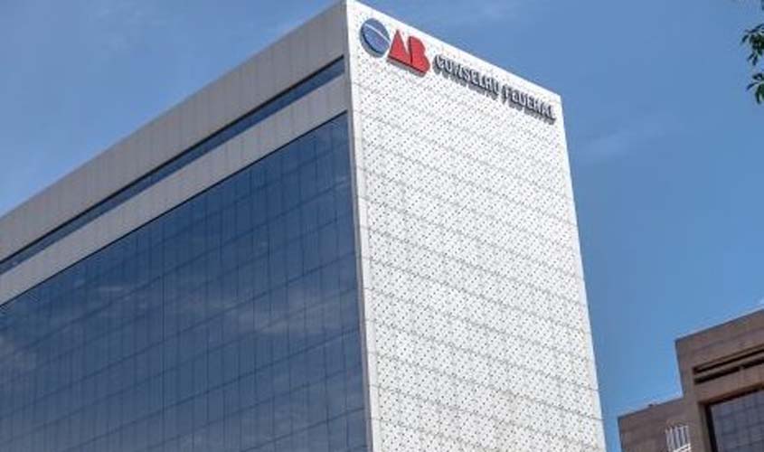 Projeto extingue multa a advogado que abandona processo penal