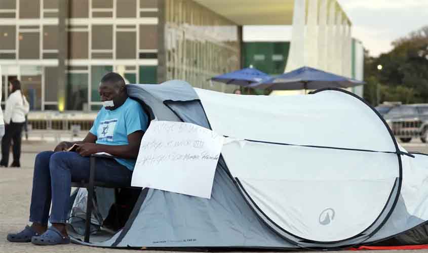 Após ordem de Moraes, deputado aliado de Bolsonaro deixa acampamento