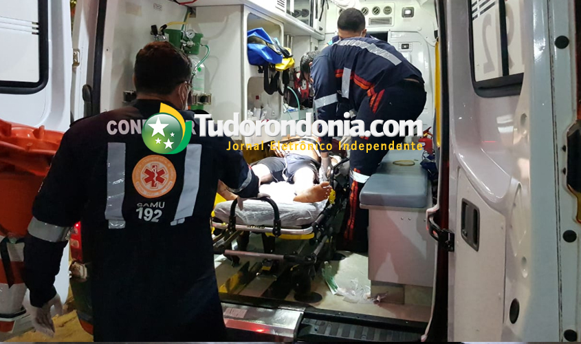 Mulher foge após esfaquear namorado