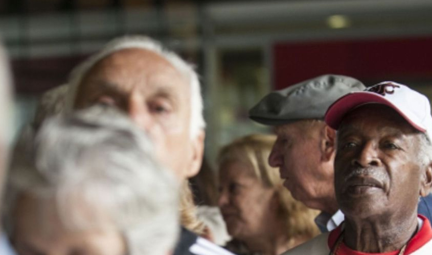 Caixa começa a pagar PIS para cotistas a partir de 60 anos