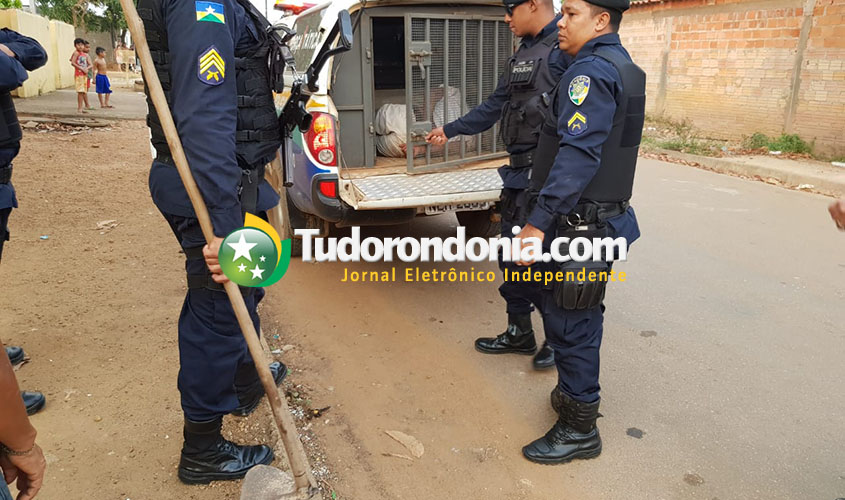 Após bebedeira, vizinhos se agridem com enxada e são presos