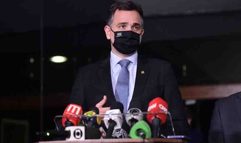 Pacheco rejeita pedido de Bolsonaro por impeachment de Moraes  