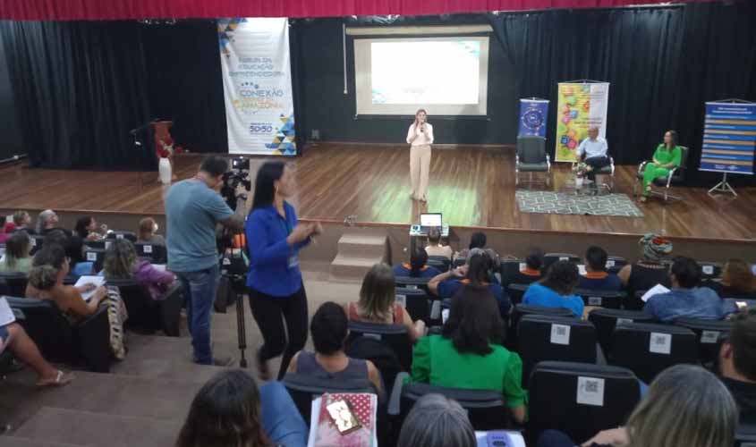 Lideranças da rede municipal de ensino participam de fórum sobre educação empreendedora