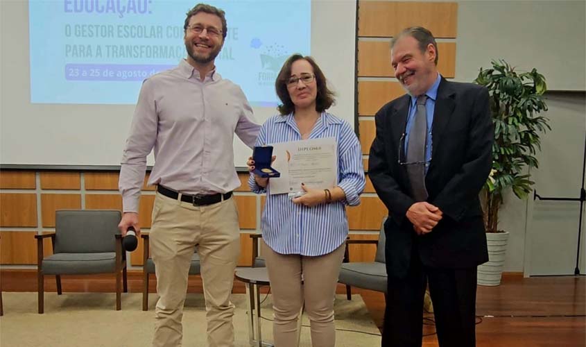 Homenagem a educadora marca último dia de Seminário no TCE-RO