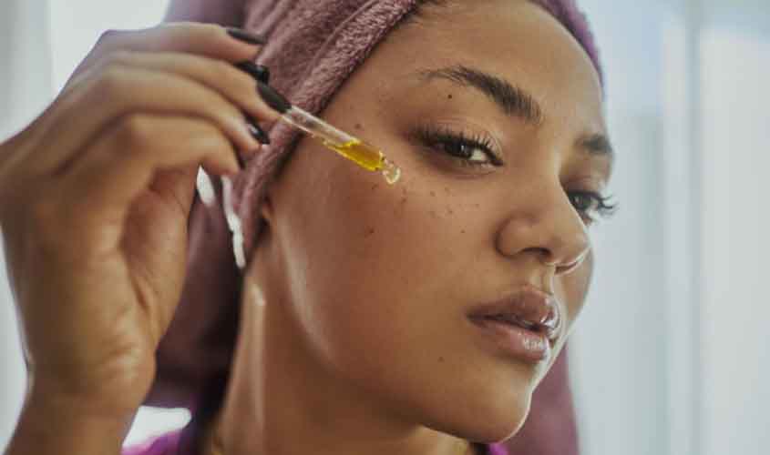 Skincare minimalista e autocuidado prático marcam as tendências de beleza para 2025