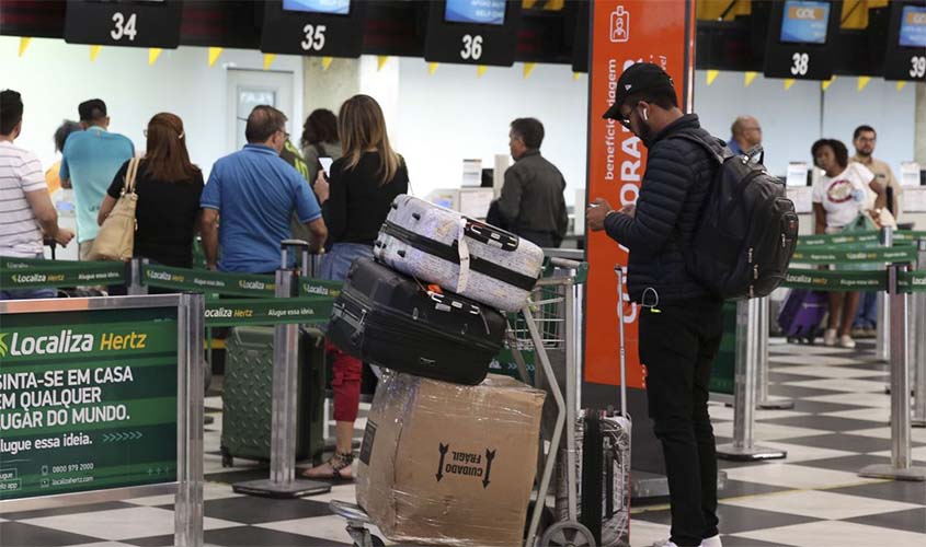 Congresso segue Bolsonaro e mantém cobrança de bagagens despachadas