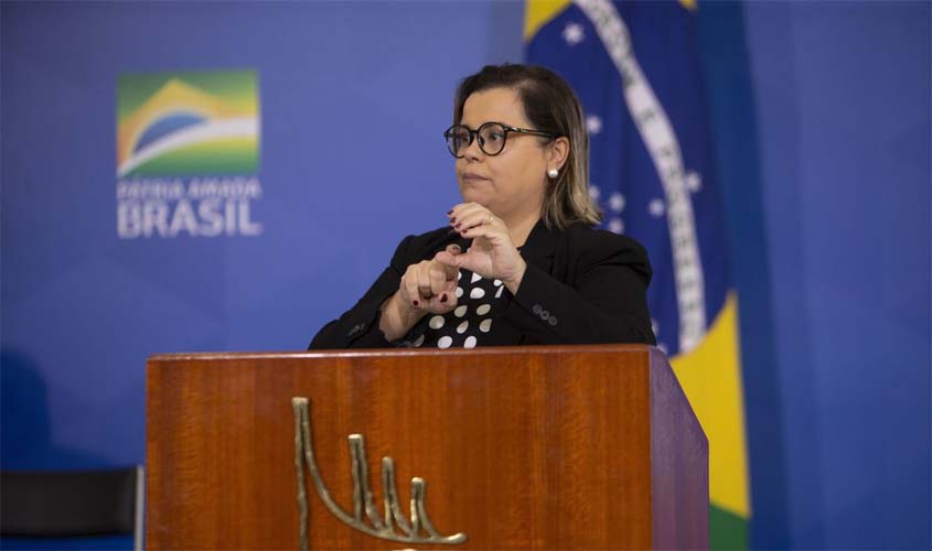 Pandemia amplia vulnerabilidades de surdos, diz secretária