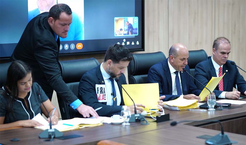 Política sobre educação antidrogas é discutida na CCJR