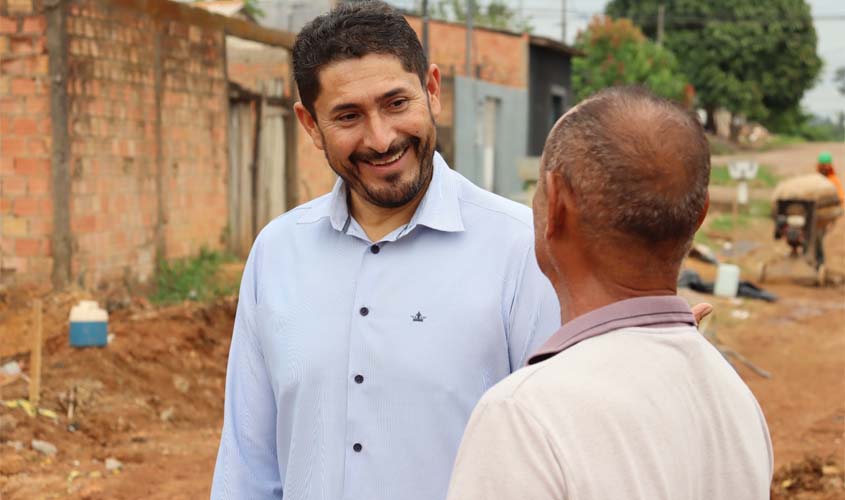 Vereador Márcio Pacele fiscaliza obras de drenagem no bairro Cidade do Lobo