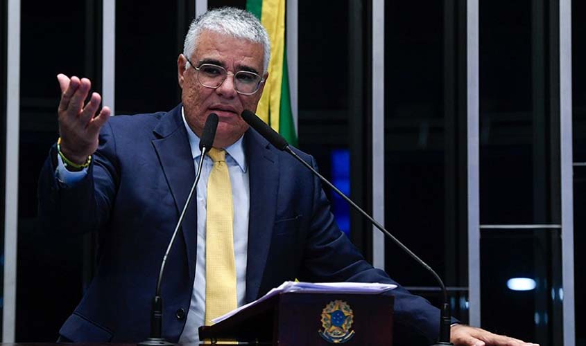 Girão: governo afronta famílias com proposta de banheiro único em escolas