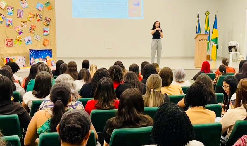 Prefeitura capacita professores em instrução fônica