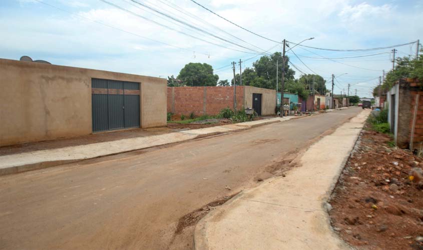 Três Marias avança com pavimentação de 30 vias