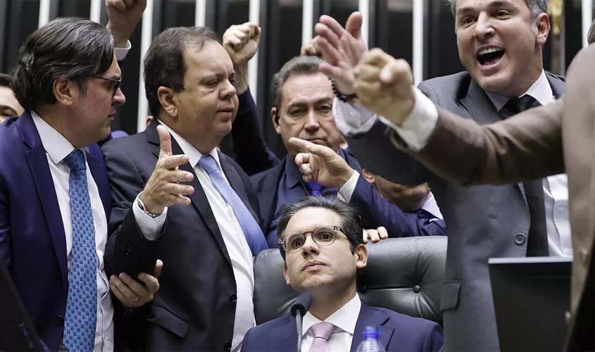 Direita cobra Hugo Motta por anistia e critica desmoralização