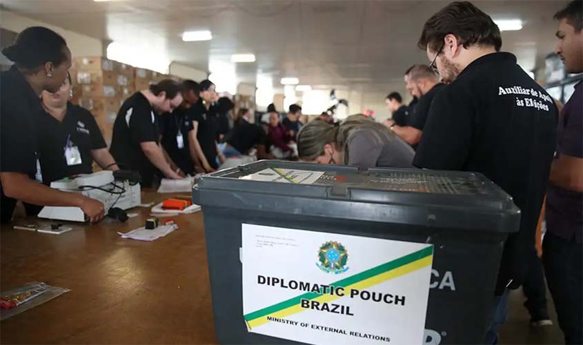Quase 1 milhão de brasileiros no exterior votarão nas eleições
