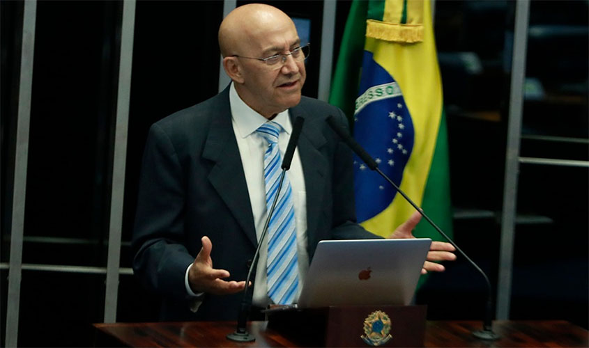 'Falta de saneamento tem muito a ver com educação e pobreza', afirma senador Confúcio Moura