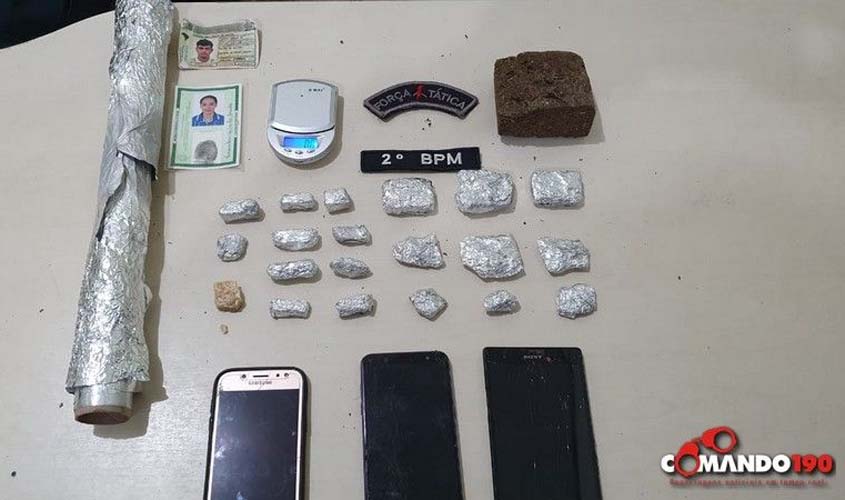 Homem é baleado ao chegar em casa e polícia encontra quase meio quilo de Maconha escondido em seu quarto