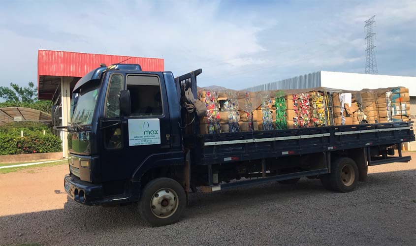 Hidrelétrica doa resíduos recicláveis para cooperativa