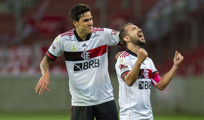 Nos acréscimos, Flamengo empata com Internacional no Beira-Rio