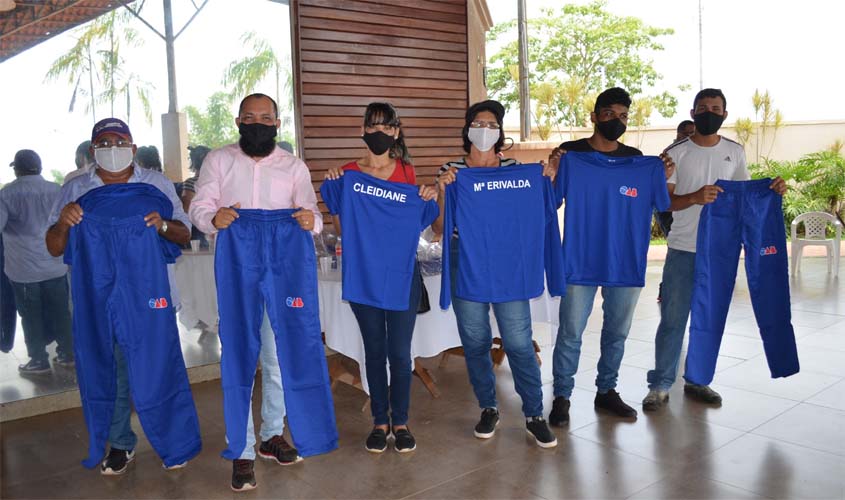 OAB entrega uniformes e equipamentos de proteção individual a colaboradores do Clube do Advogado