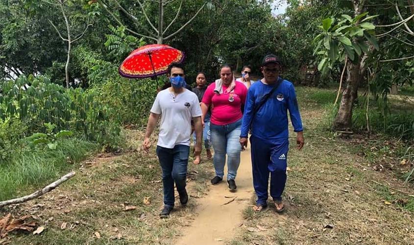 Vinícius Miguel discute soluções de melhoria com moradores do distrito de Calama
