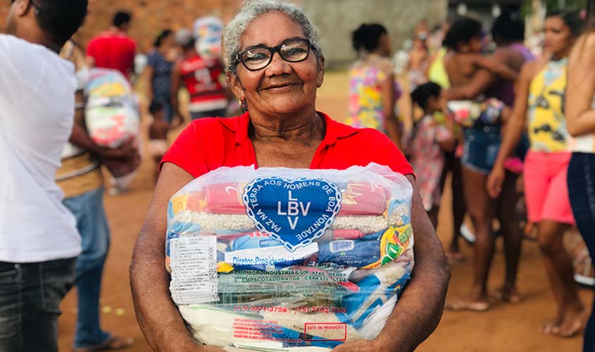 Famílias recebem ajuda da LBV em meio a pandemia no novo coronavírus