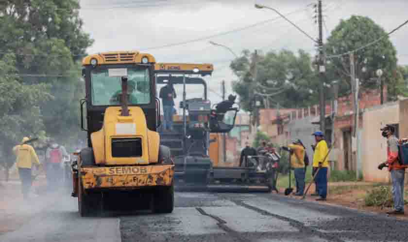 Comitiva acompanha obras de pavimentação no São Francisco