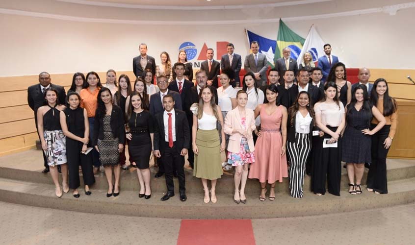 Luta pelo fim da violência contra mulher é enfatizada durante entrega de credenciais