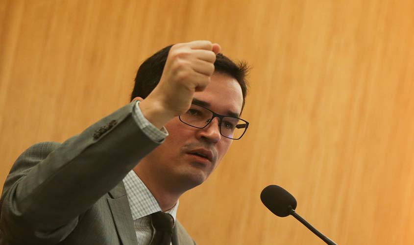 Dallagnol é punido com advertência por críticas a ministros do STF