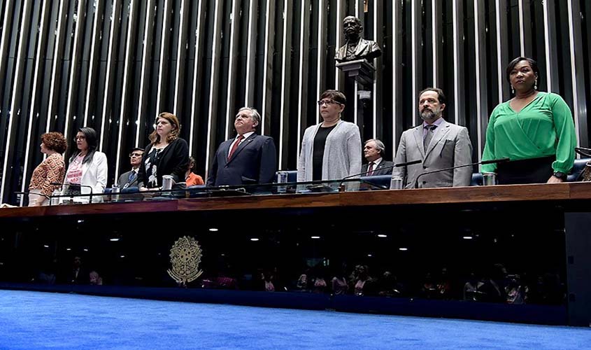 Combate à violência contra a mulher pede novas ações, dizem participantes de sessão especial