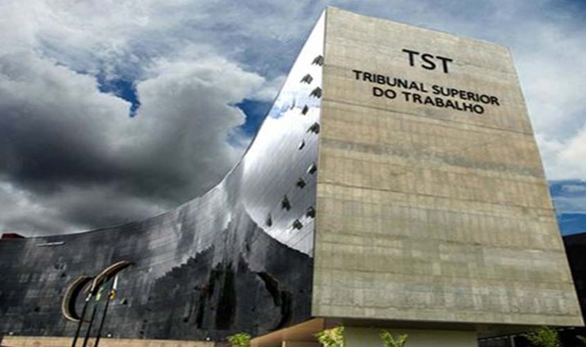 Ausência de provas afasta indenização de diretora por discriminação de gênero