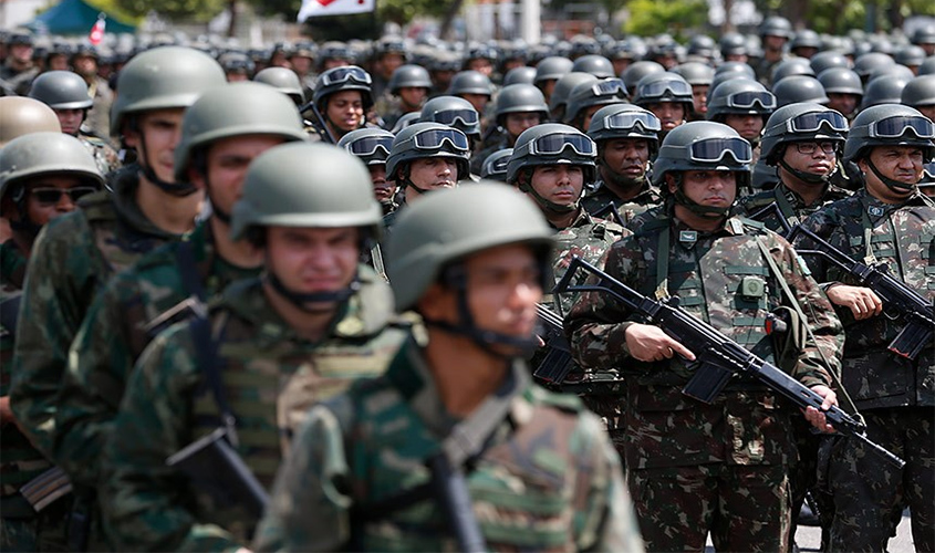 Segundo governo, reestruturar carreira e previdência militares trará superavit