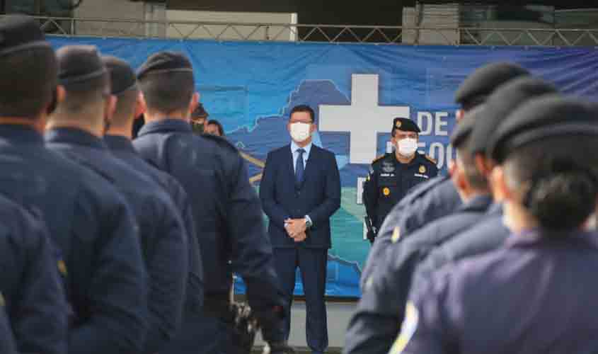 Homenagens, entrega de medalhas e desfile da tropa marcam aniversário de 45 anos da Polícia Militar de Rondônia