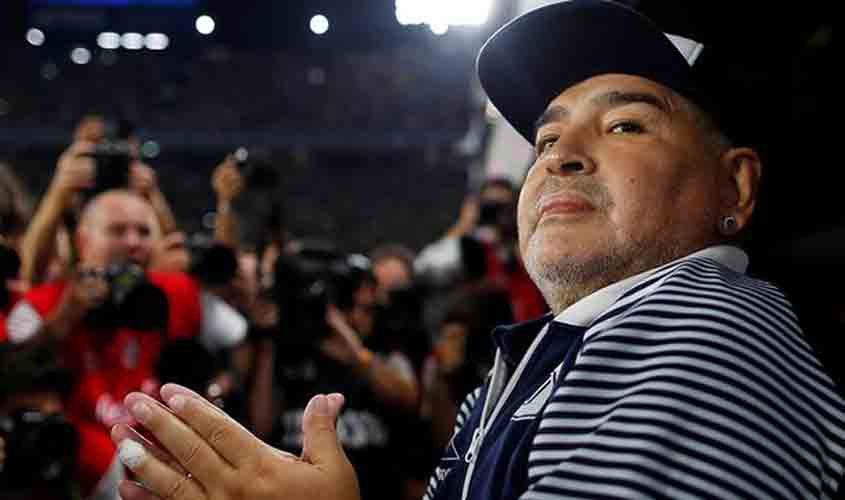 Relatório da autópsia indica que Maradona morreu por doença no coração, diz mídia argentina